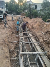 Thi công xây đường ống thoát nước đường Thủ Khoa Huân